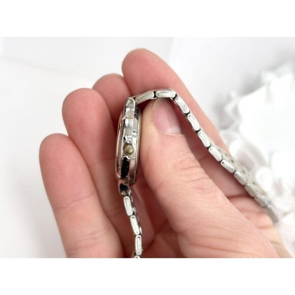 Pierre Cardin Dual Silver & Gold Toned 31692 Vintage Wristwatch - 20mm - WORKS! - Picture 6 of 10